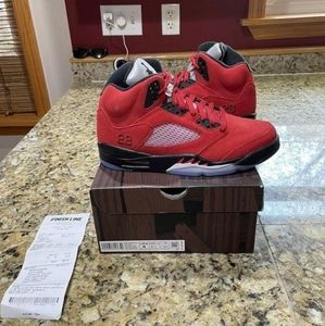 Air Jordan 5 "Raging Bull"